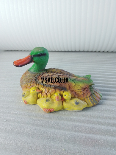 Садова фігура Качка з каченята.. Садова фігура Качка з каченята..