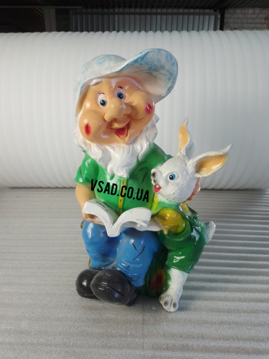 Садова фігура Гном з кроликом.. Садова фігура Гном з кроликом..